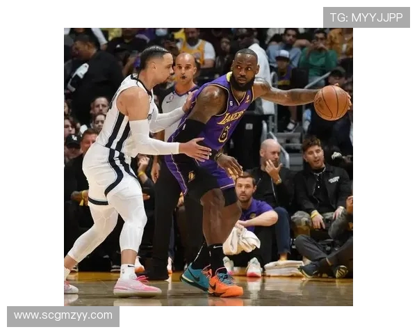 狄龙回应詹姆斯专注赛场表现强调全身心投入助球队取胜关键对决之夜 狄龙回应詹姆斯专注赛场表现强调全身心投入助球队取胜关键对决之夜